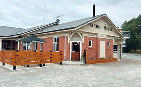 Makikihi Country Hotel